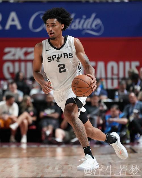 “哈珀关键表现助马刺险胜鹈鹕”